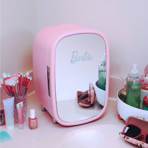 Barbie Cosmetics Fridge - Picture 6 of 6